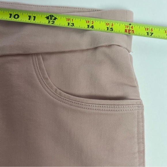 Liz Claiborne Amber Women’s Bermuda Shorts Sz 10 Blush Color Pockets Pull on - Picture 5 of 9